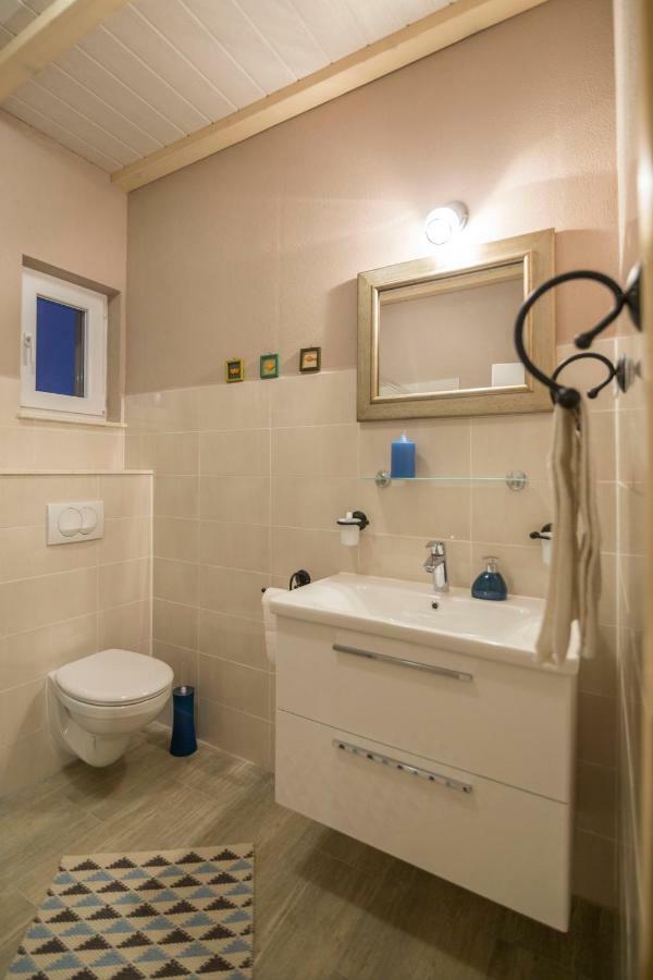 Apartments Mardesic Komiža Extérieur photo