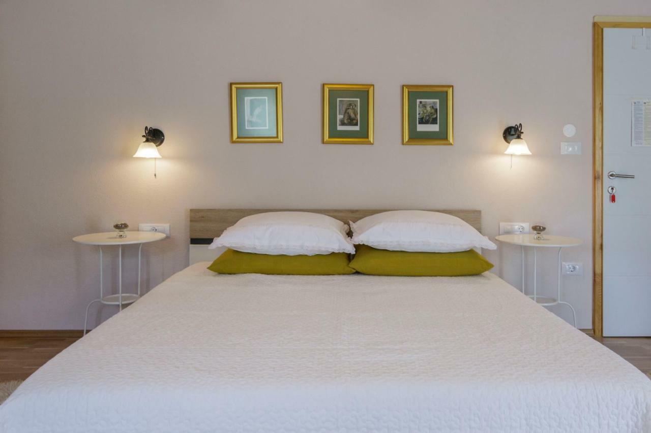 Apartments Mardesic Komiža Extérieur photo