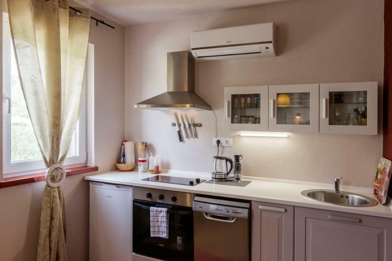 Apartments Mardesic Komiža Extérieur photo