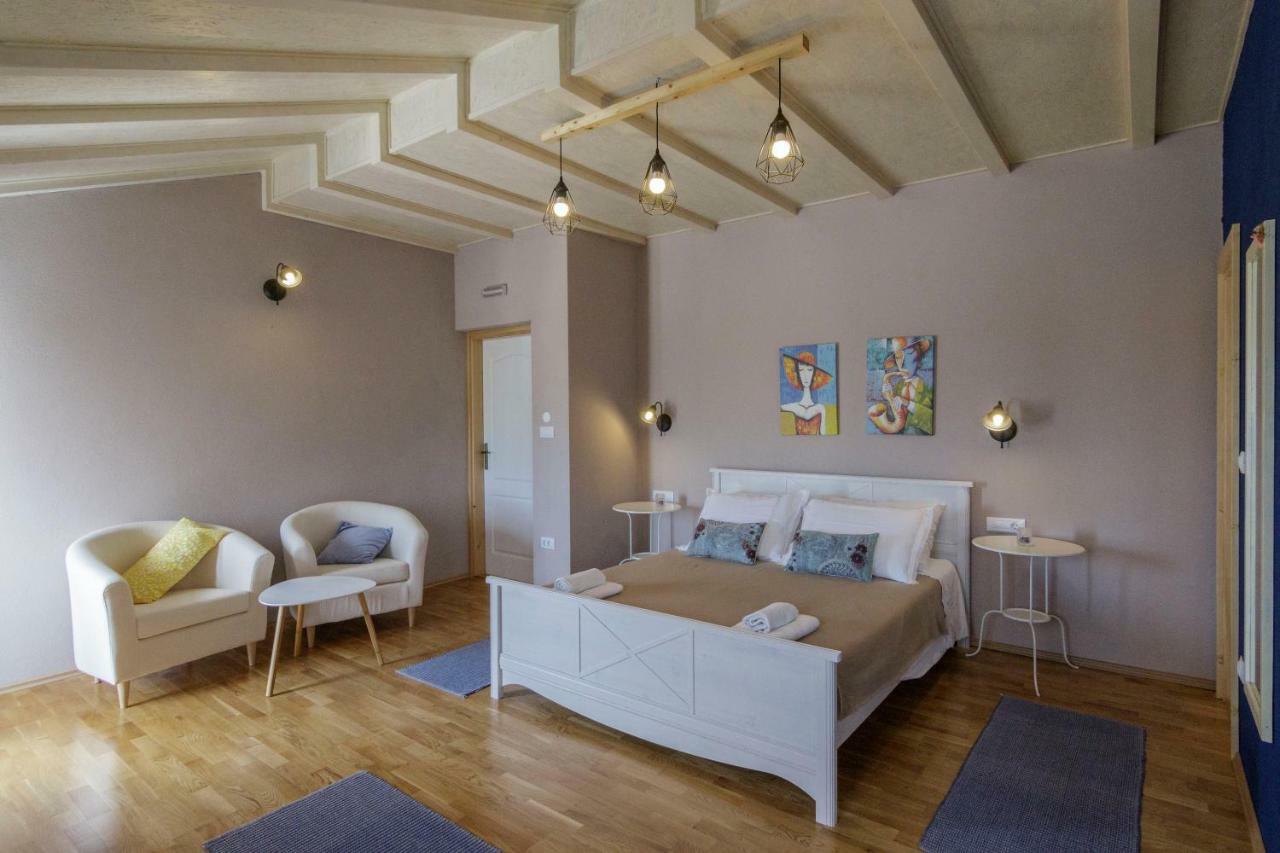 Apartments Mardesic Komiža Extérieur photo