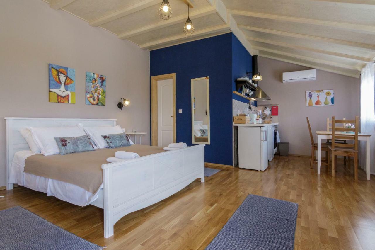Apartments Mardesic Komiža Extérieur photo