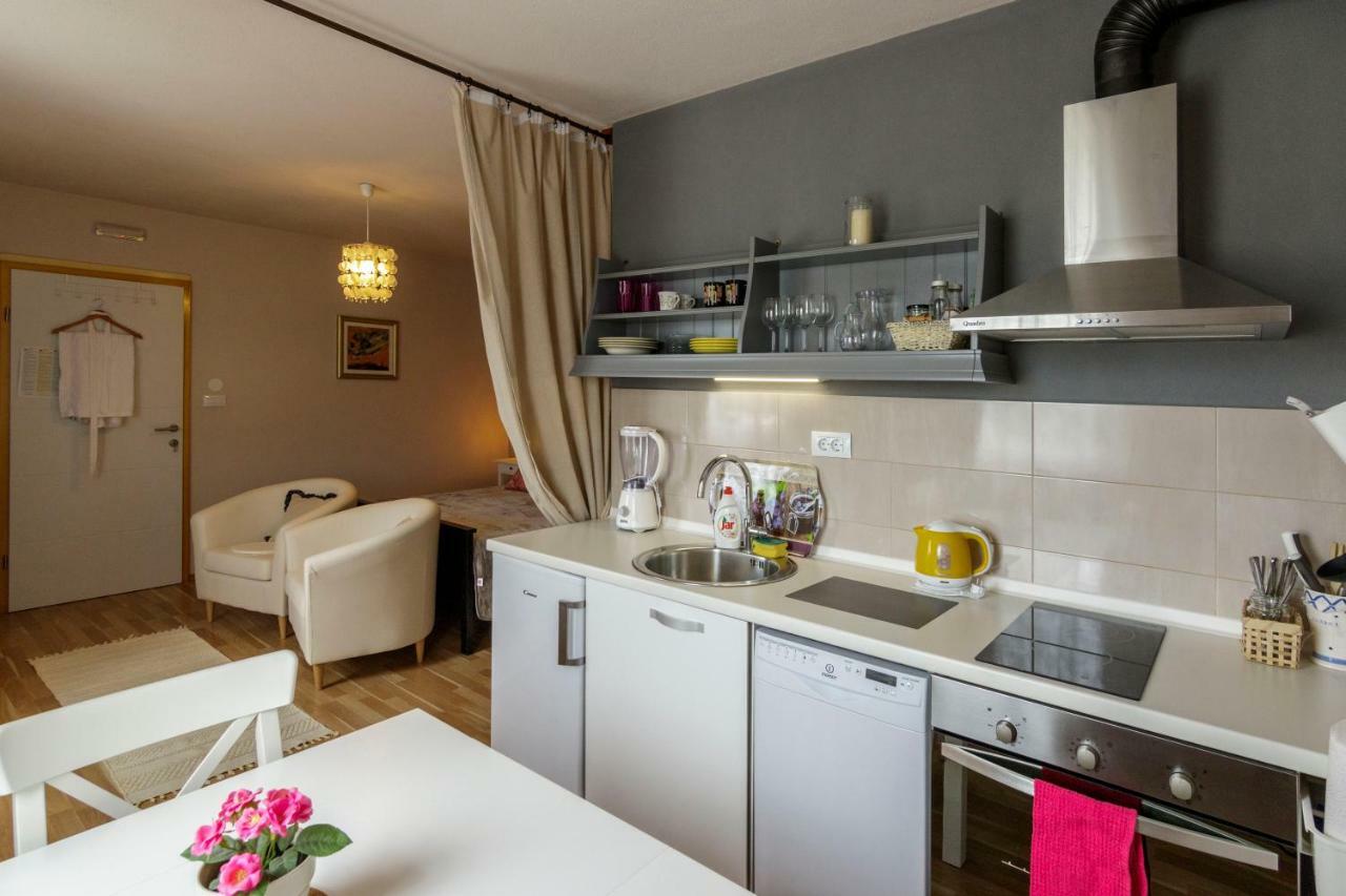 Apartments Mardesic Komiža Extérieur photo