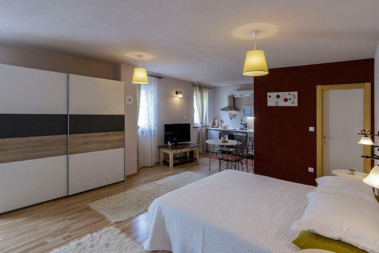 Apartments Mardesic Komiža Extérieur photo